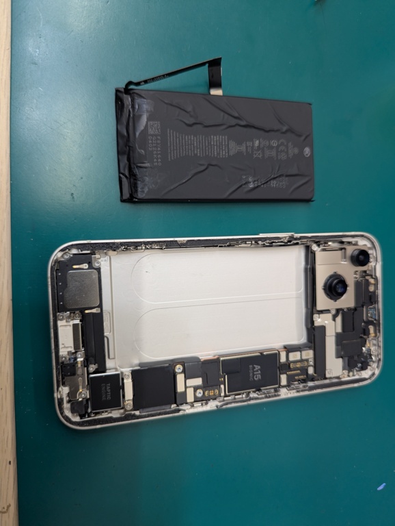 iPhone 14（アイフォンフォーティーン） バッテリー交換修理はスマホ修理工房富山グリーンモール山室店へ